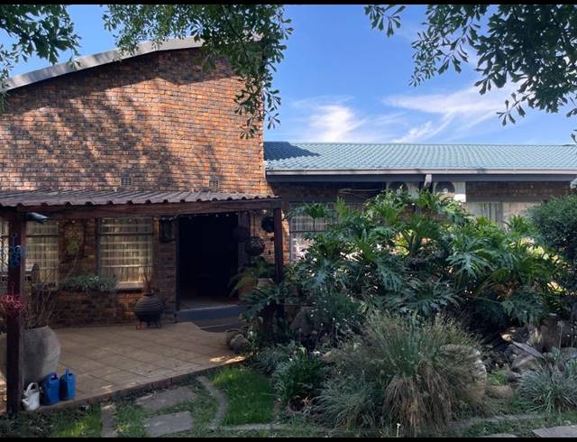 4 BEDROOM HOUSE FOR SALE IN VANDERBIJLPARK SE 4